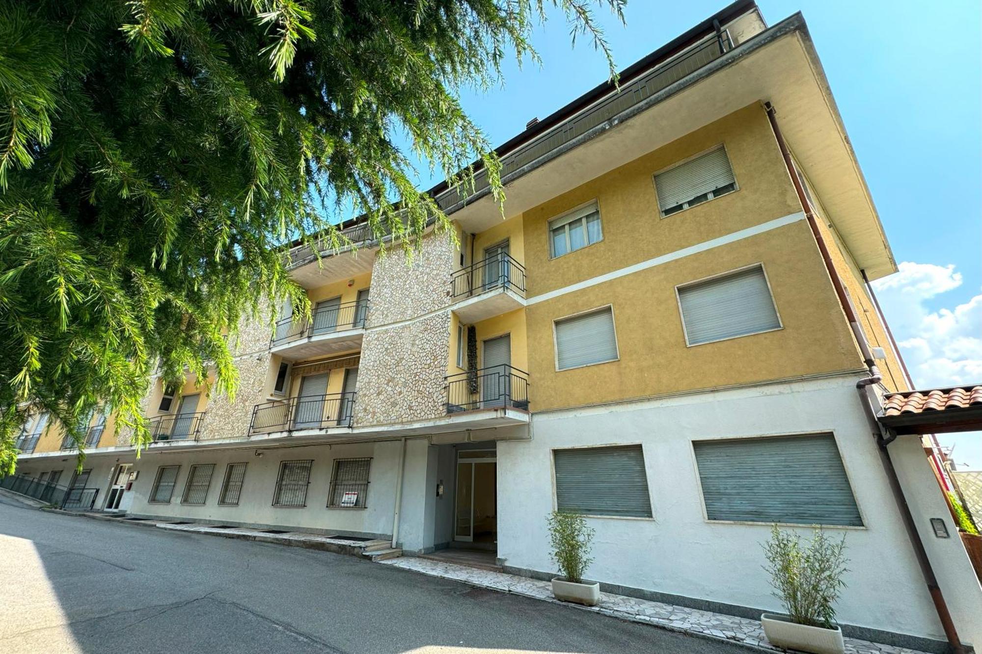 Appartamento Alberti Con Vista Lago Madonna Del Sasso Bagian luar foto